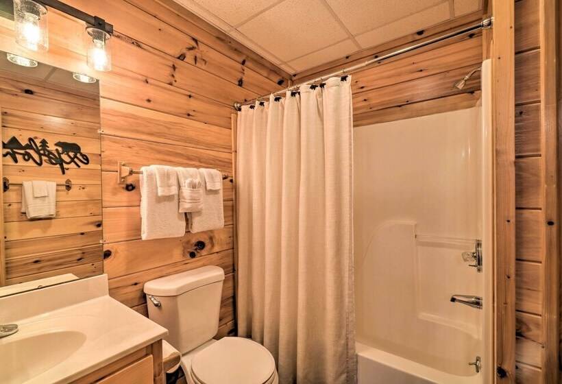 Quaint Sevierville Cabin W/ 2 Tier Deck & Hot Tub!