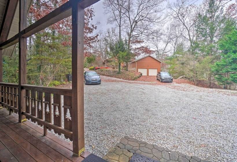 Quaint Sevierville Cabin W/ 2 Tier Deck & Hot Tub!