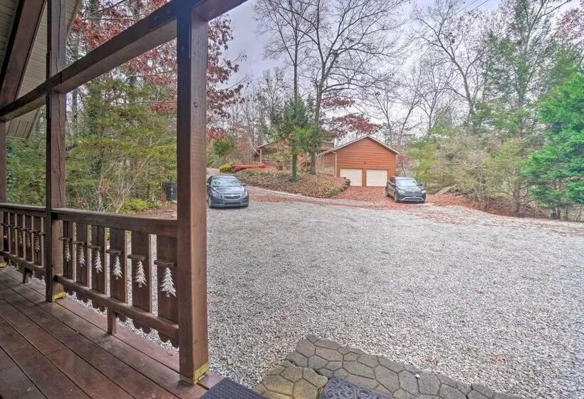 Quaint Sevierville Cabin W/ 2 Tier Deck & Hot Tub!