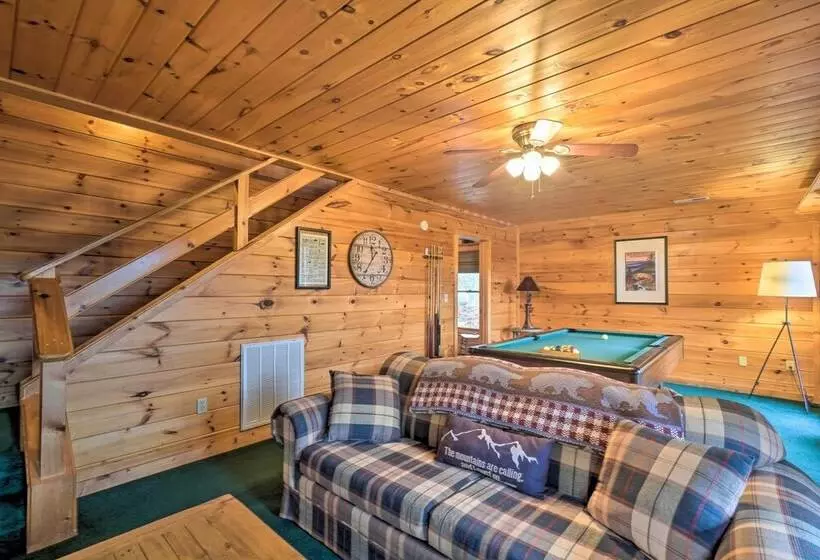 Quaint Sevierville Cabin W/ 2 Tier Deck & Hot Tub!