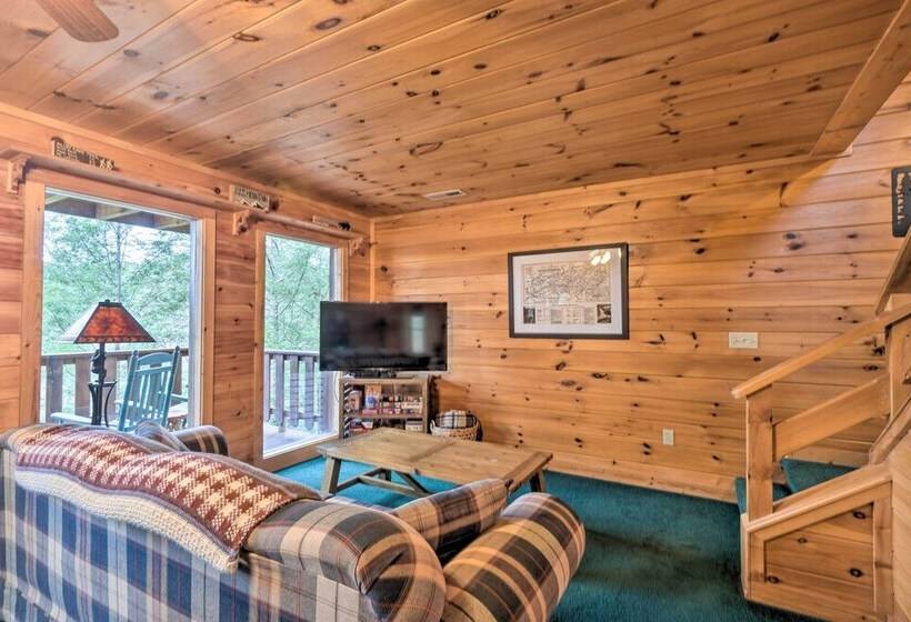 Quaint Sevierville Cabin W/ 2 Tier Deck & Hot Tub!