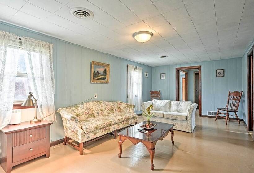 Remodeled Abingdon House W/ Spacious Yard!