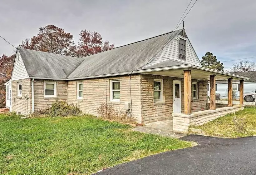 Remodeled Abingdon House W/ Spacious Yard!