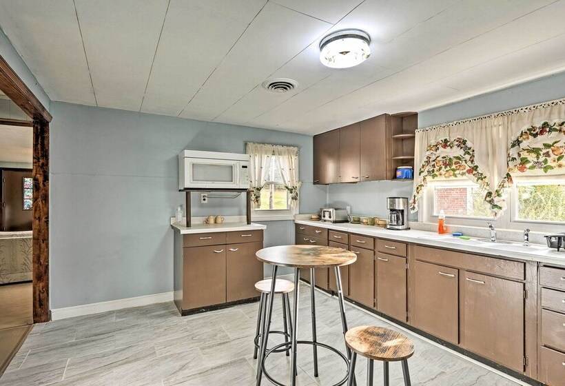 Remodeled Abingdon House W/ Spacious Yard!