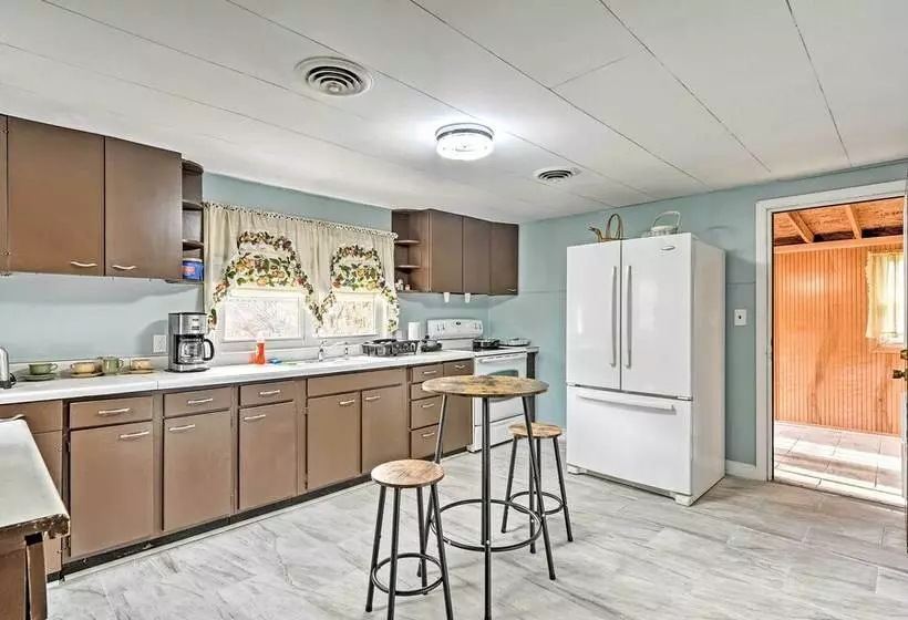 Remodeled Abingdon House W/ Spacious Yard!