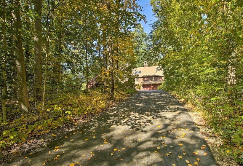 Rustic Retreat W/ Hot Tub In North Branford!