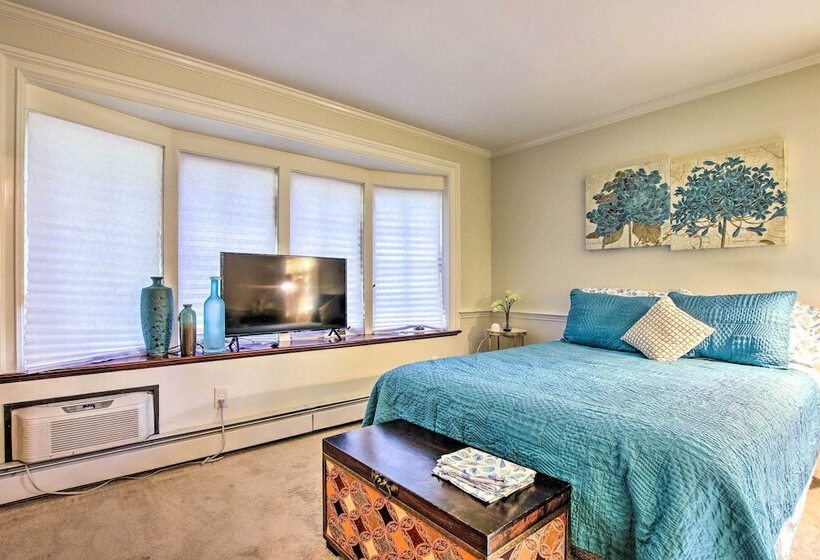 Rustic Retreat W/ Hot Tub In North Branford!