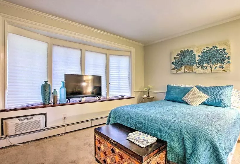 Rustic Retreat W/ Hot Tub In North Branford!