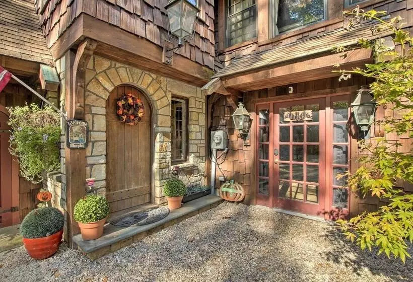 Rustic Retreat W/ Hot Tub In North Branford!