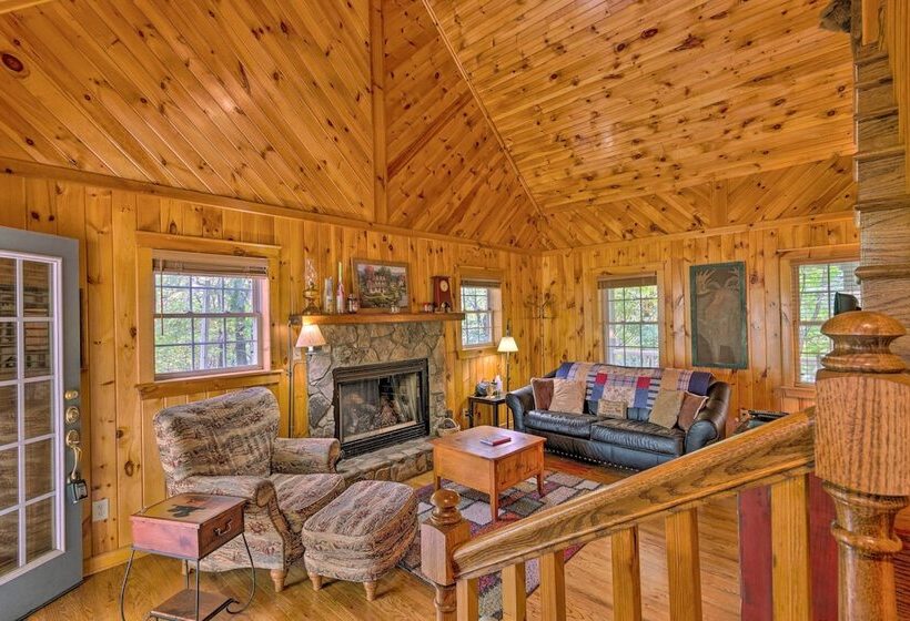 Secluded Cabin Between Boone & Blowing Rock!