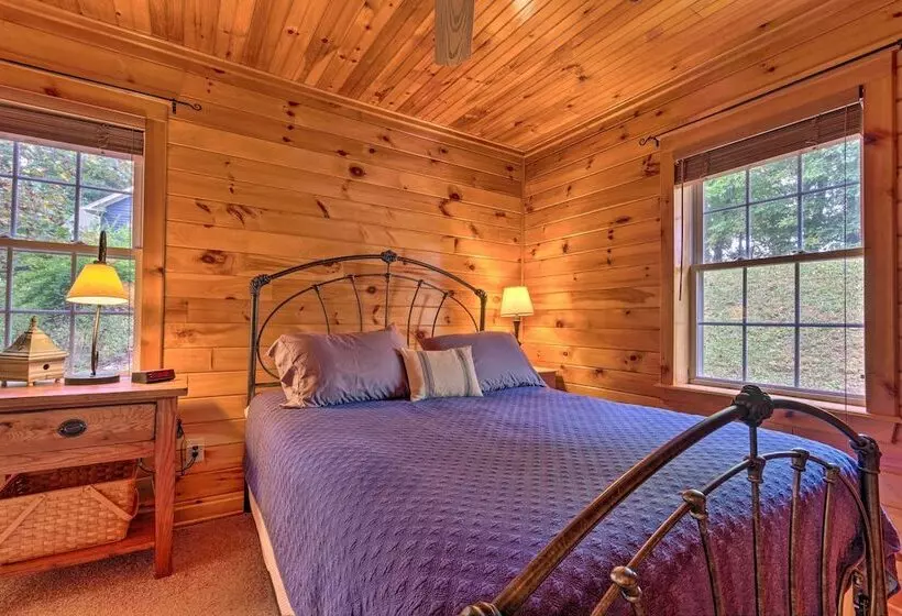 Secluded Cabin Between Boone & Blowing Rock!