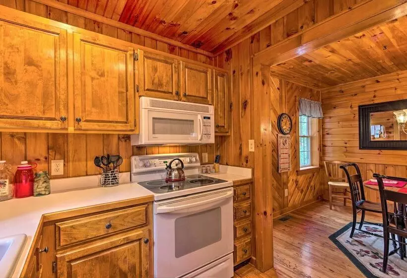 Secluded Cabin Between Boone & Blowing Rock!