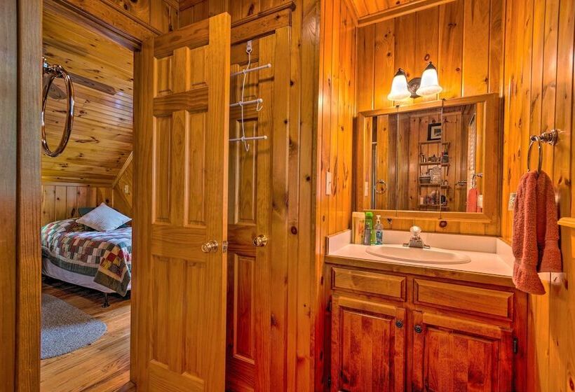 Secluded Cabin Between Boone & Blowing Rock!