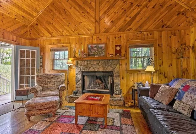 Secluded Cabin Between Boone & Blowing Rock!