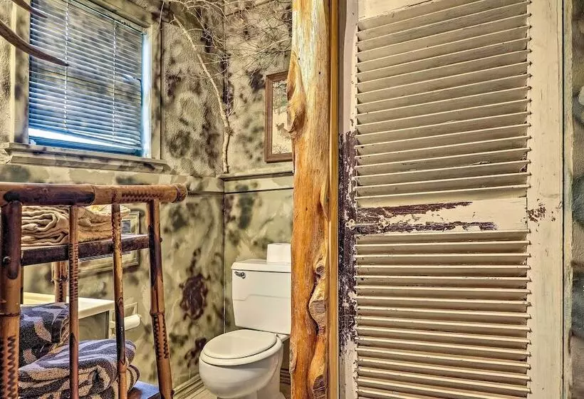 Dock On Lake Siesta: Spacious La Grange Retreat!