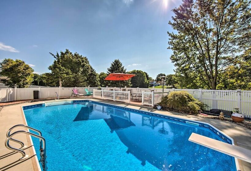 Spacious Palmyra Home W/ Fire Pit & Deck!