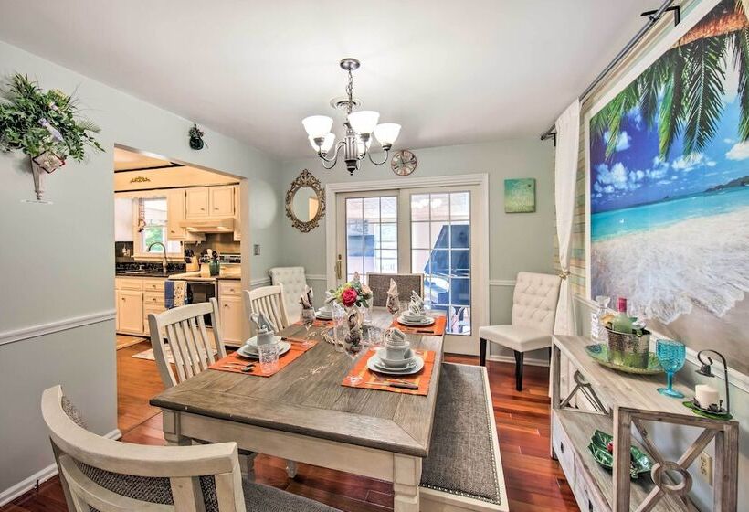 Spacious Palmyra Home W/ Fire Pit & Deck!