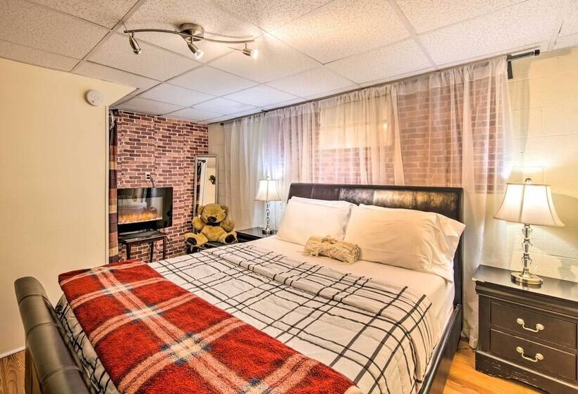 Spacious Palmyra Home W/ Fire Pit & Deck!