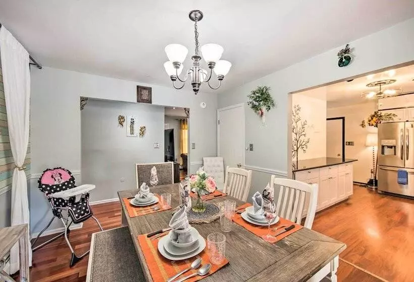 Spacious Palmyra Home W/ Fire Pit & Deck!