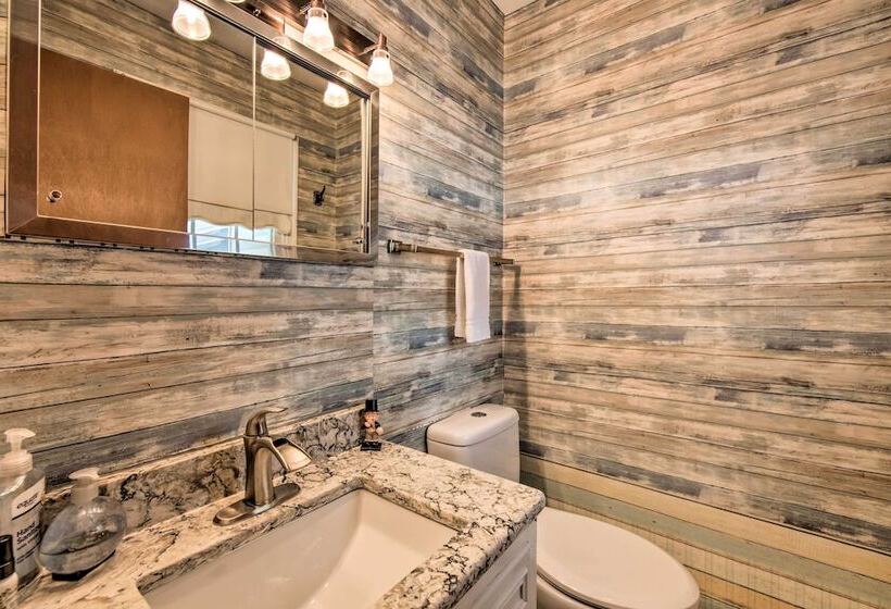 Spacious Palmyra Home W/ Fire Pit & Deck!