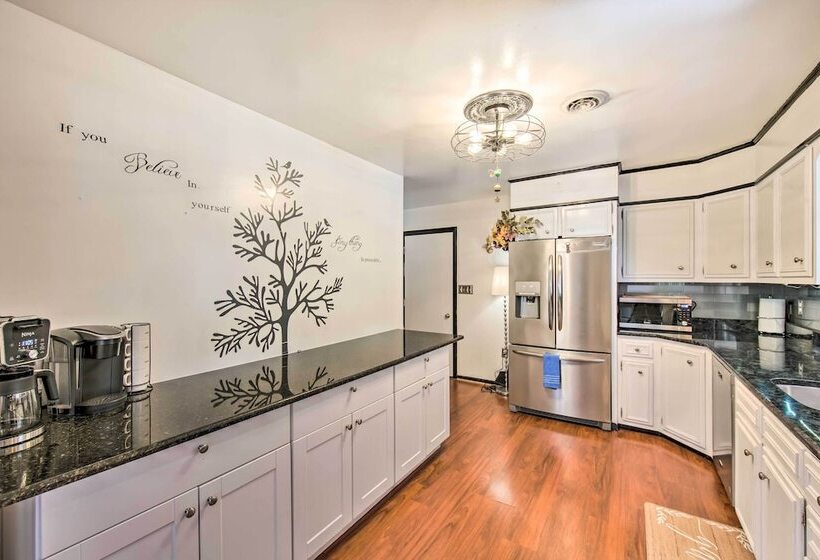 Spacious Palmyra Home W/ Fire Pit & Deck!