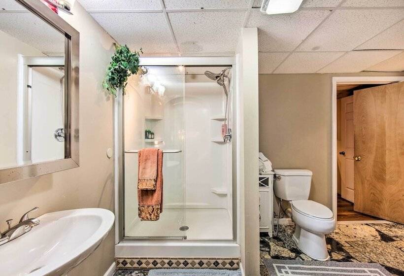 Spacious Palmyra Home W/ Fire Pit & Deck!