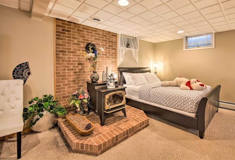 Spacious Palmyra Home W/ Fire Pit & Deck!