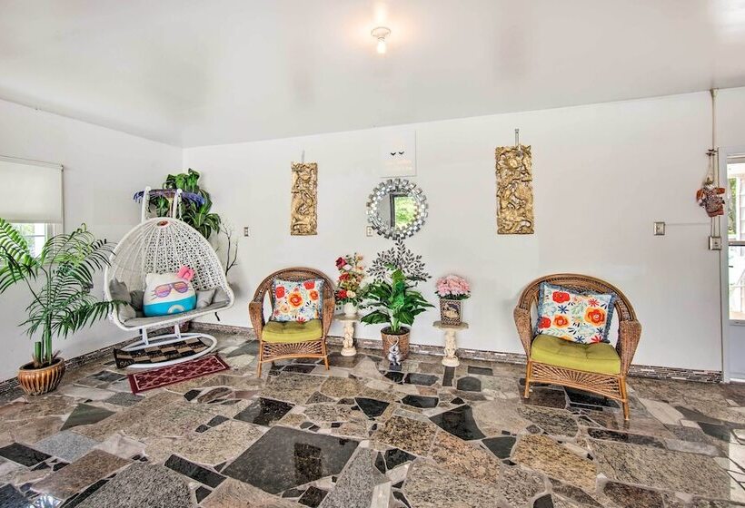 Spacious Palmyra Home W/ Fire Pit & Deck!