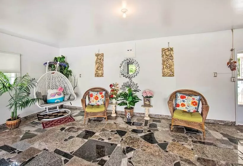 Spacious Palmyra Home W/ Fire Pit & Deck!