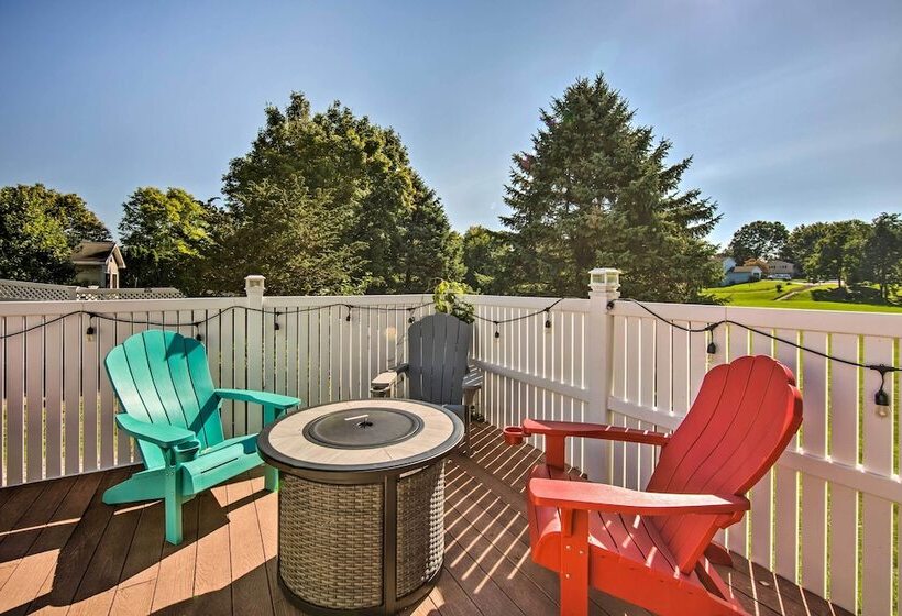 Spacious Palmyra Home W/ Fire Pit & Deck!