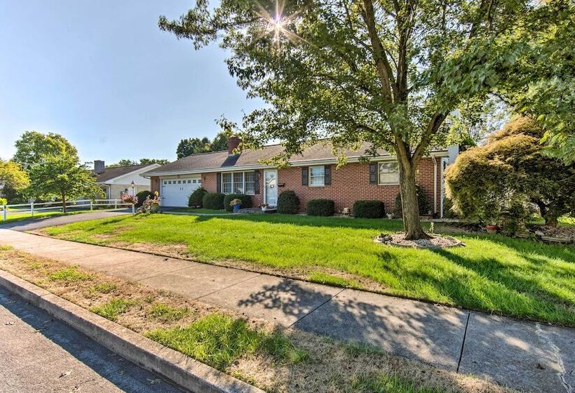 Spacious Palmyra Home W/ Fire Pit & Deck!