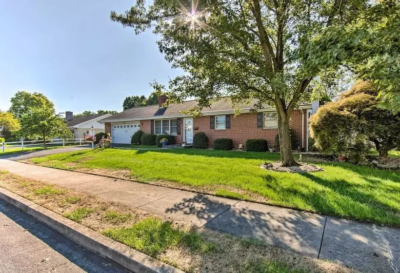 Spacious Palmyra Home W/ Fire Pit & Deck!