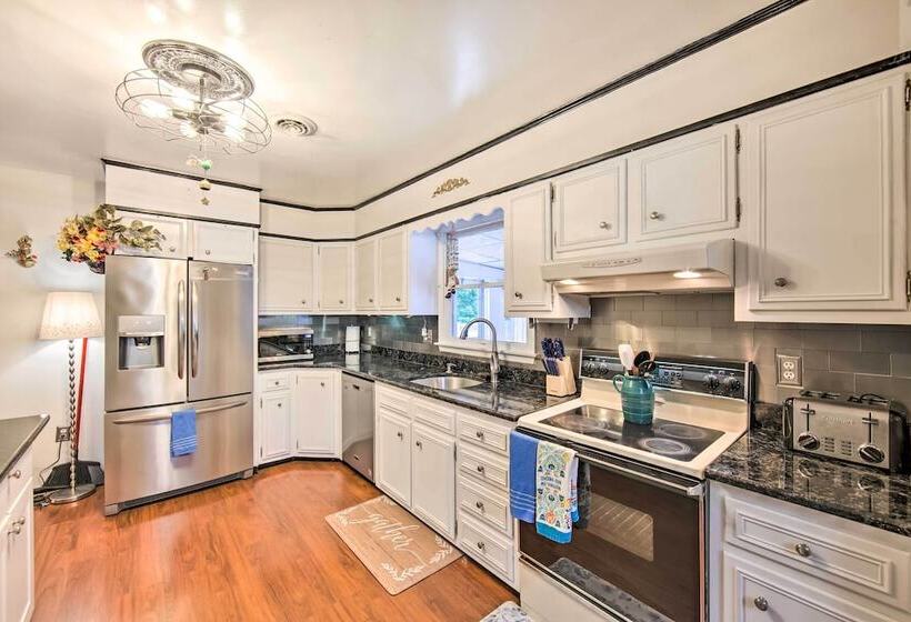 Spacious Palmyra Home W/ Fire Pit & Deck!