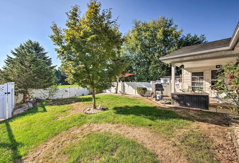 Spacious Palmyra Home W/ Fire Pit & Deck!