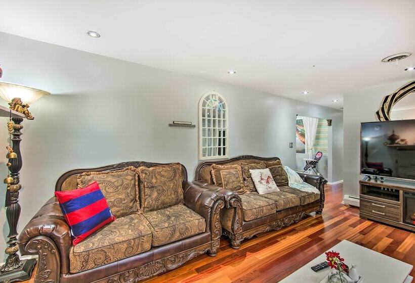 Spacious Palmyra Home W/ Fire Pit & Deck!