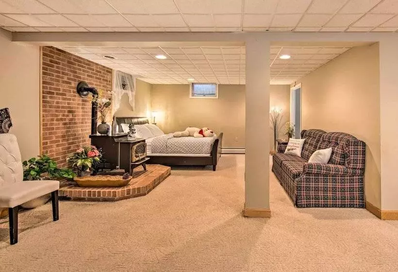 Spacious Palmyra Home W/ Fire Pit & Deck!