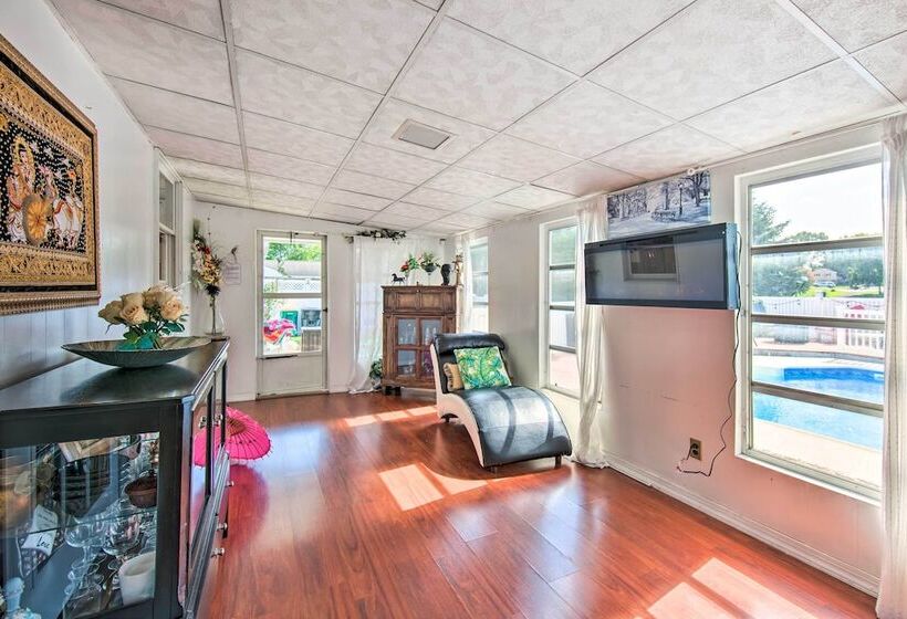 Spacious Palmyra Home W/ Fire Pit & Deck!