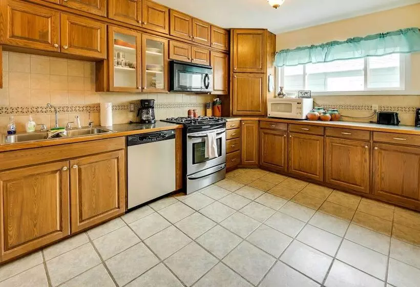 Spacious Wyoming Retreat: Fishing & Hunting