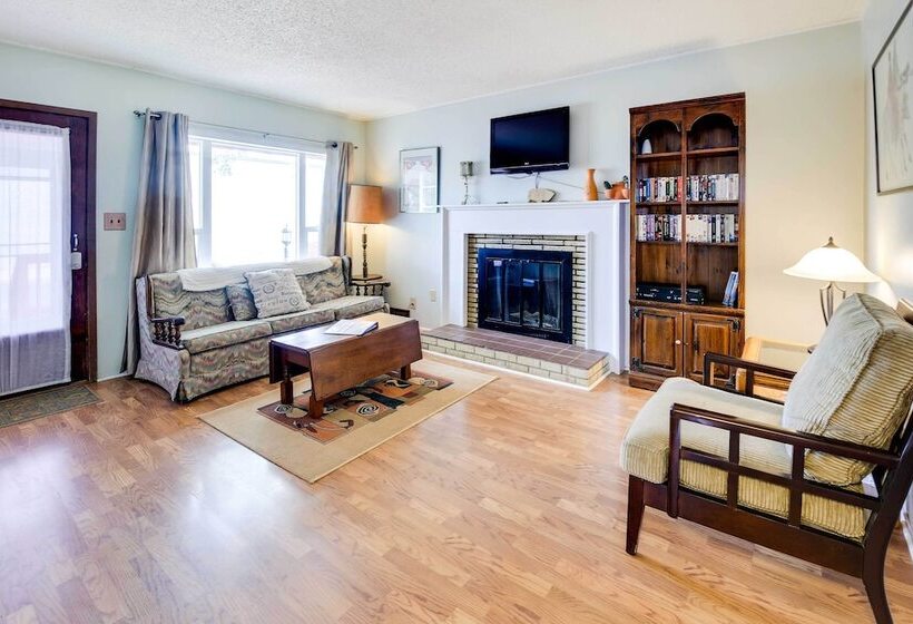 Spacious Wyoming Retreat: Fishing & Hunting