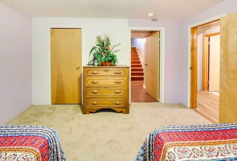 Spacious Wyoming Retreat: Fishing & Hunting