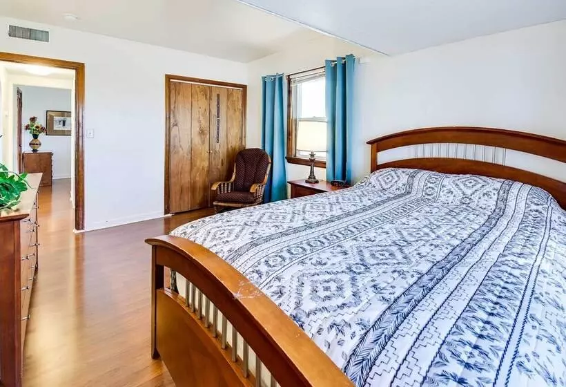 Spacious Wyoming Retreat: Fishing & Hunting