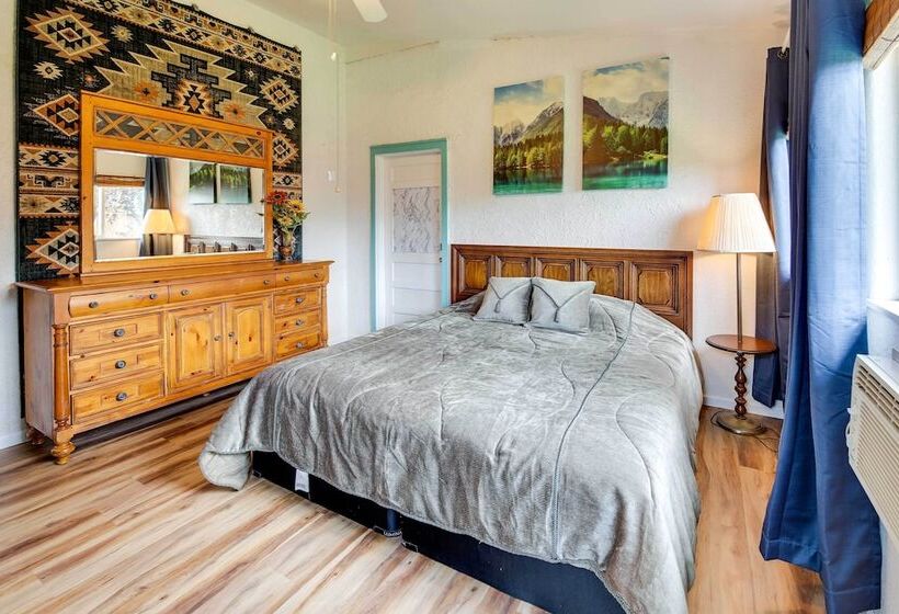 Spacious Wyoming Retreat: Fishing & Hunting