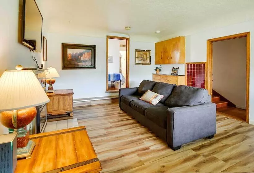 Spacious Wyoming Retreat: Fishing & Hunting