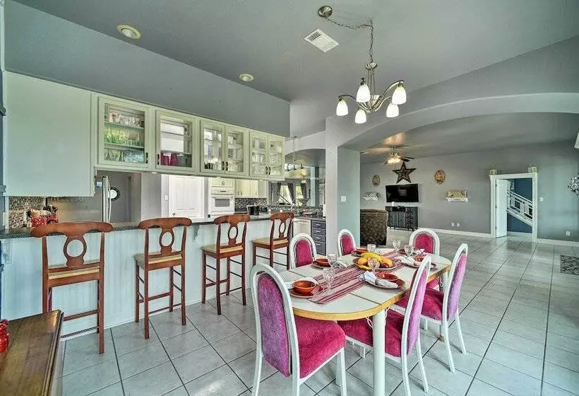 Sprawling Mico Retreat W/ Panoramic Views!