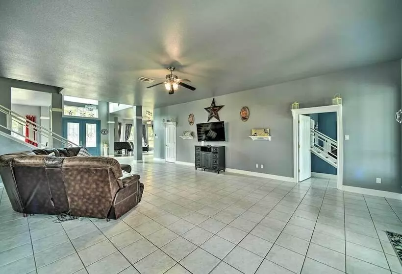 Sprawling Mico Retreat W/ Panoramic Views!