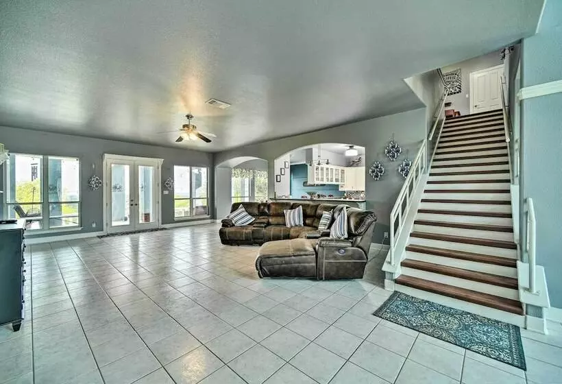 Sprawling Mico Retreat W/ Panoramic Views!