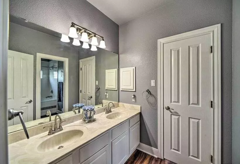 Sprawling Mico Retreat W/ Panoramic Views!