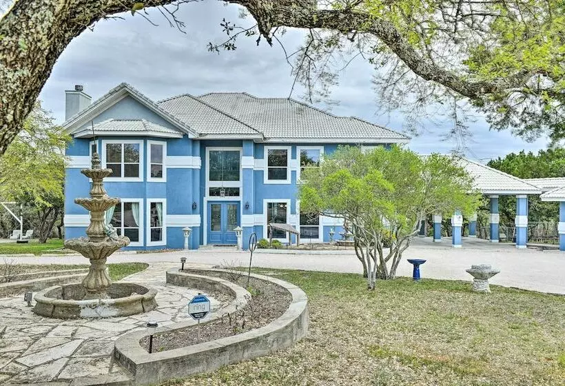 Sprawling Mico Retreat W/ Panoramic Views!