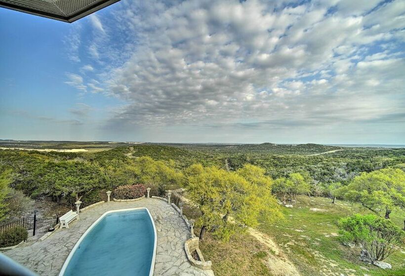 Sprawling Mico Retreat W/ Panoramic Views!