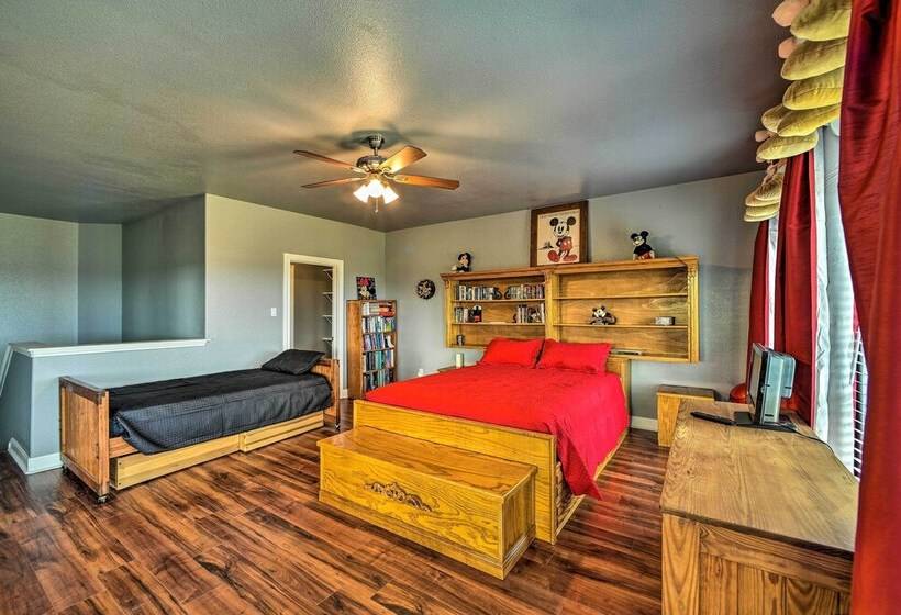 Sprawling Mico Retreat W/ Panoramic Views!